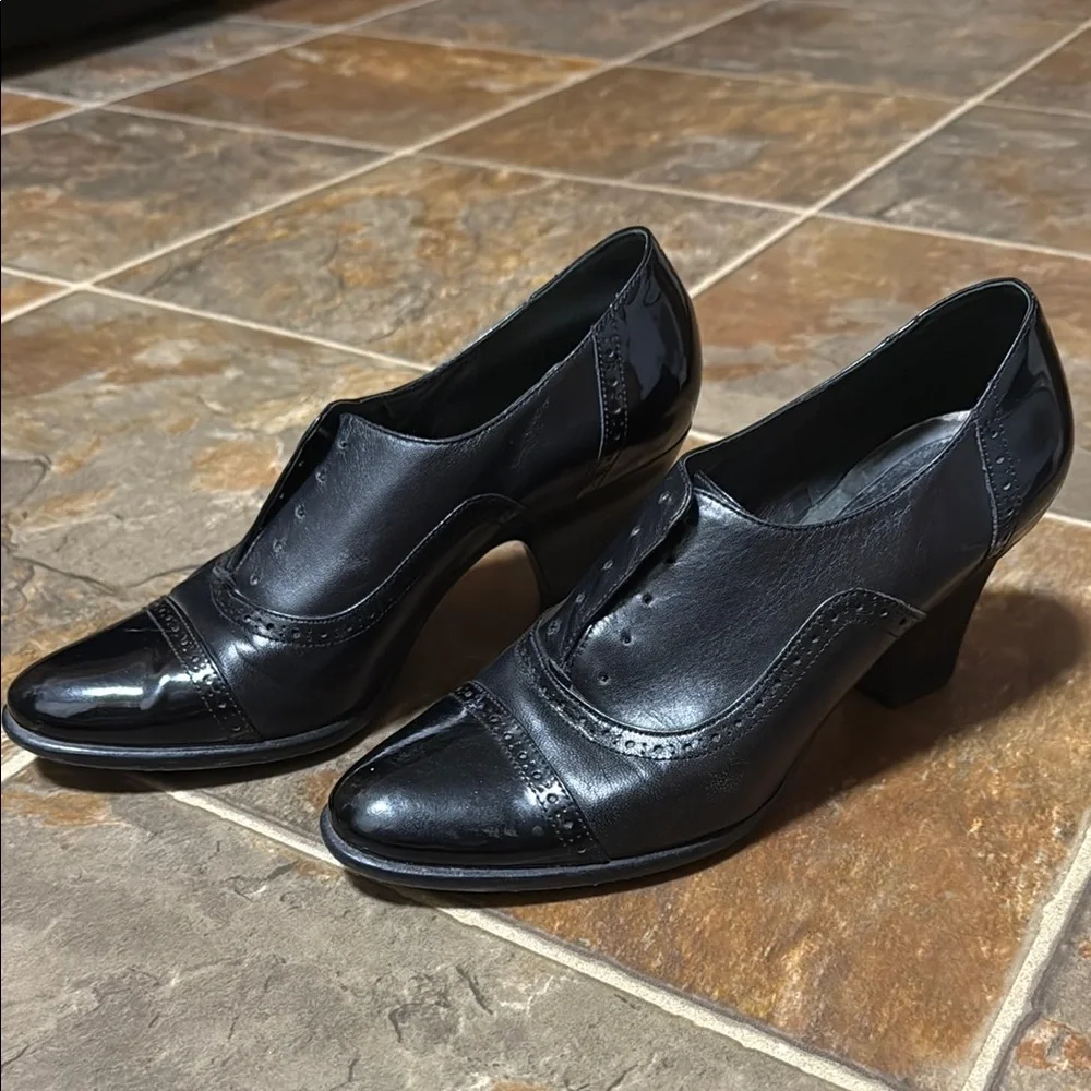 Via Spiga Black Patent Leather Oxfords - Picture 3 of 11